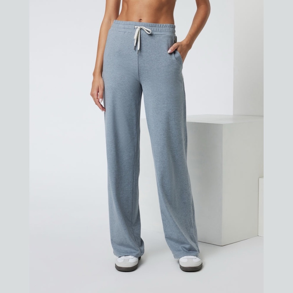 NEW Vuori Women’s Halo Essentials Wideleg DreamKnit™ Pants in Mallorca Heather